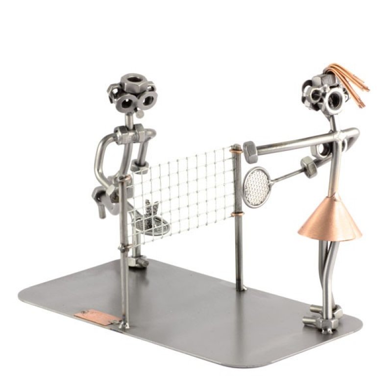 BADMİNTON OYNAYAN METAL KAFA KADIN VE ADAM